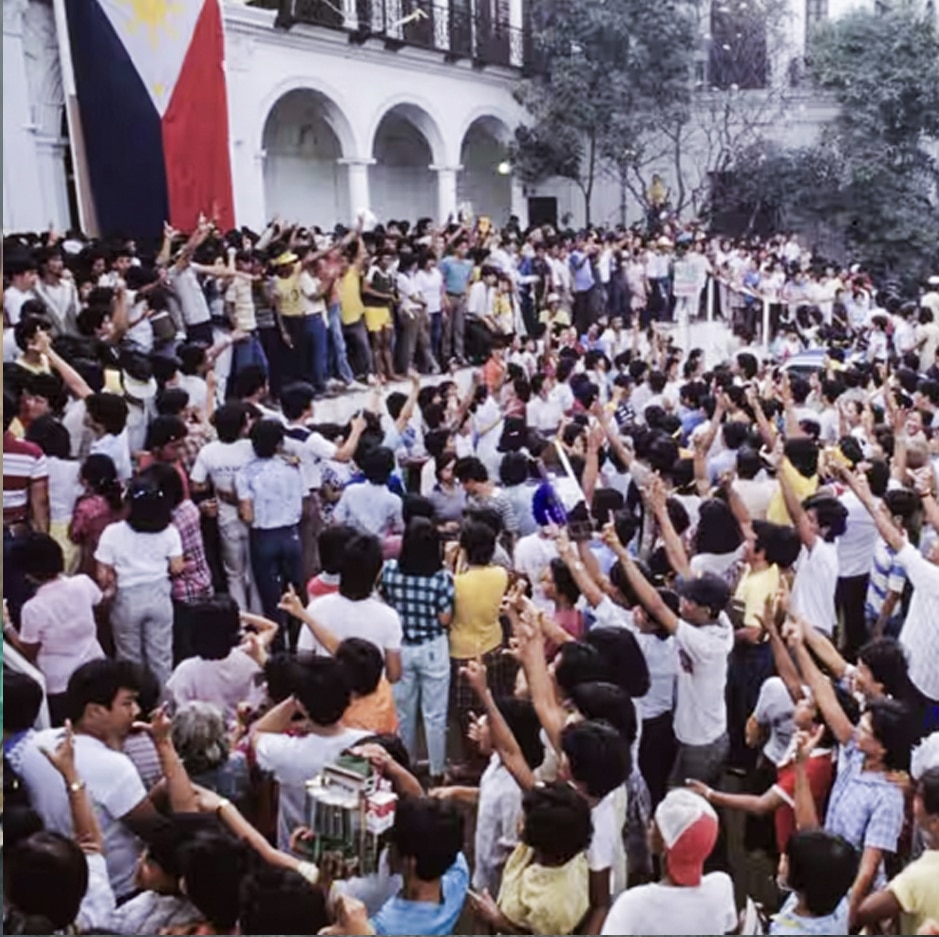 Demonstrators outside Malacañang Palace during the 1986 EDSA People Power Revolution in Manila